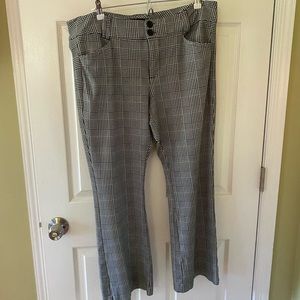 Houndstooth • Fit & Flare Dress Pants